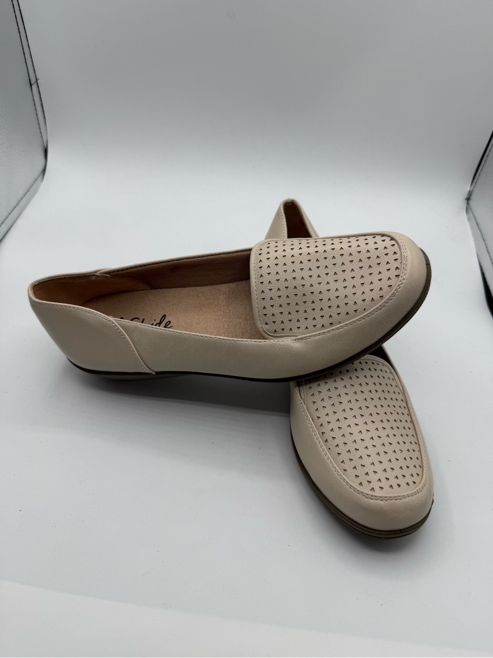 Life Stride Velocity Cream Colored Slip On Loafers Sz 9M